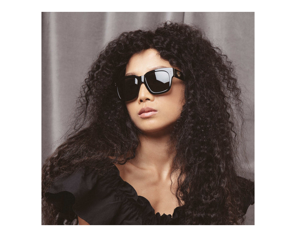 Zonnebril Linda Farrow De Amber