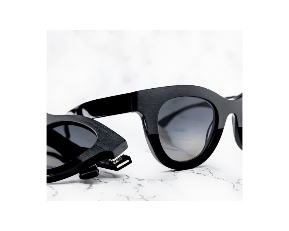 Zonnebril Thierry Lasry Consistentie