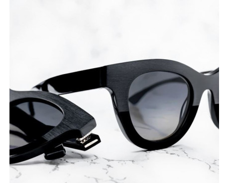 113562-Zonnebril Thierry Lasry Consistentie